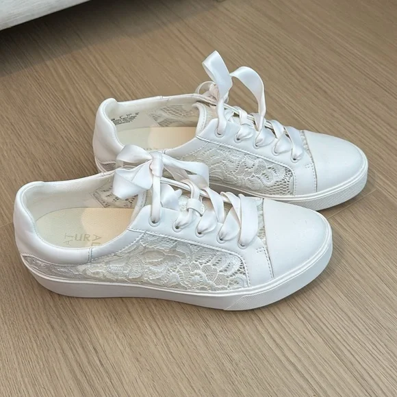 Naturalizer white lace sneakers - Picture 3 of 7